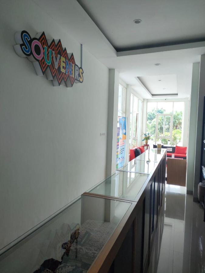 Naka Hotel Kupang Kupang  Buitenkant foto