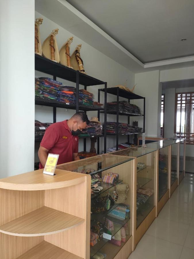 Naka Hotel Kupang Kupang  Buitenkant foto