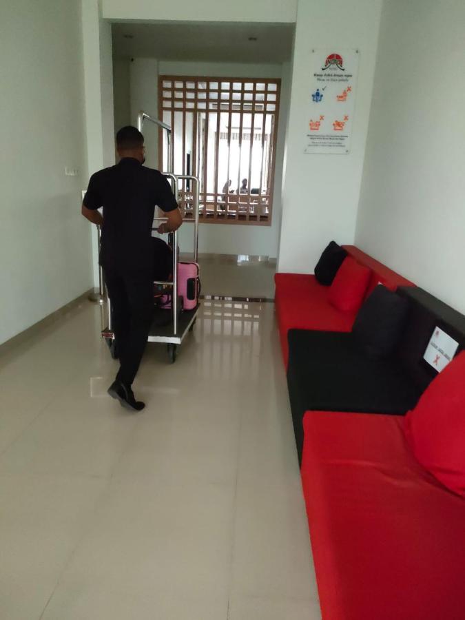 Naka Hotel Kupang Kupang  Buitenkant foto