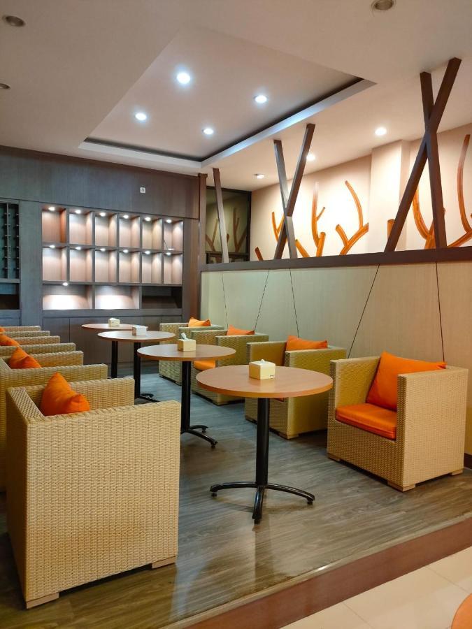 Naka Hotel Kupang Kupang  Buitenkant foto