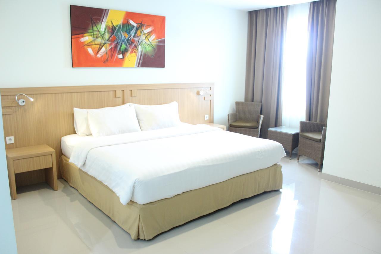 Naka Hotel Kupang Kupang  Buitenkant foto