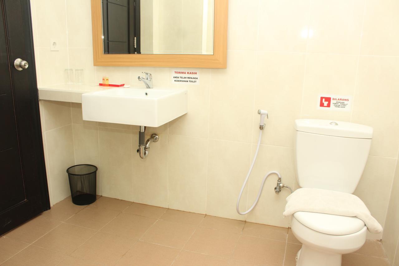 Naka Hotel Kupang Kupang  Buitenkant foto