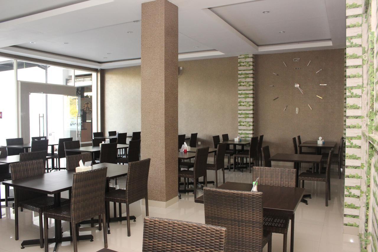 Naka Hotel Kupang Kupang  Buitenkant foto