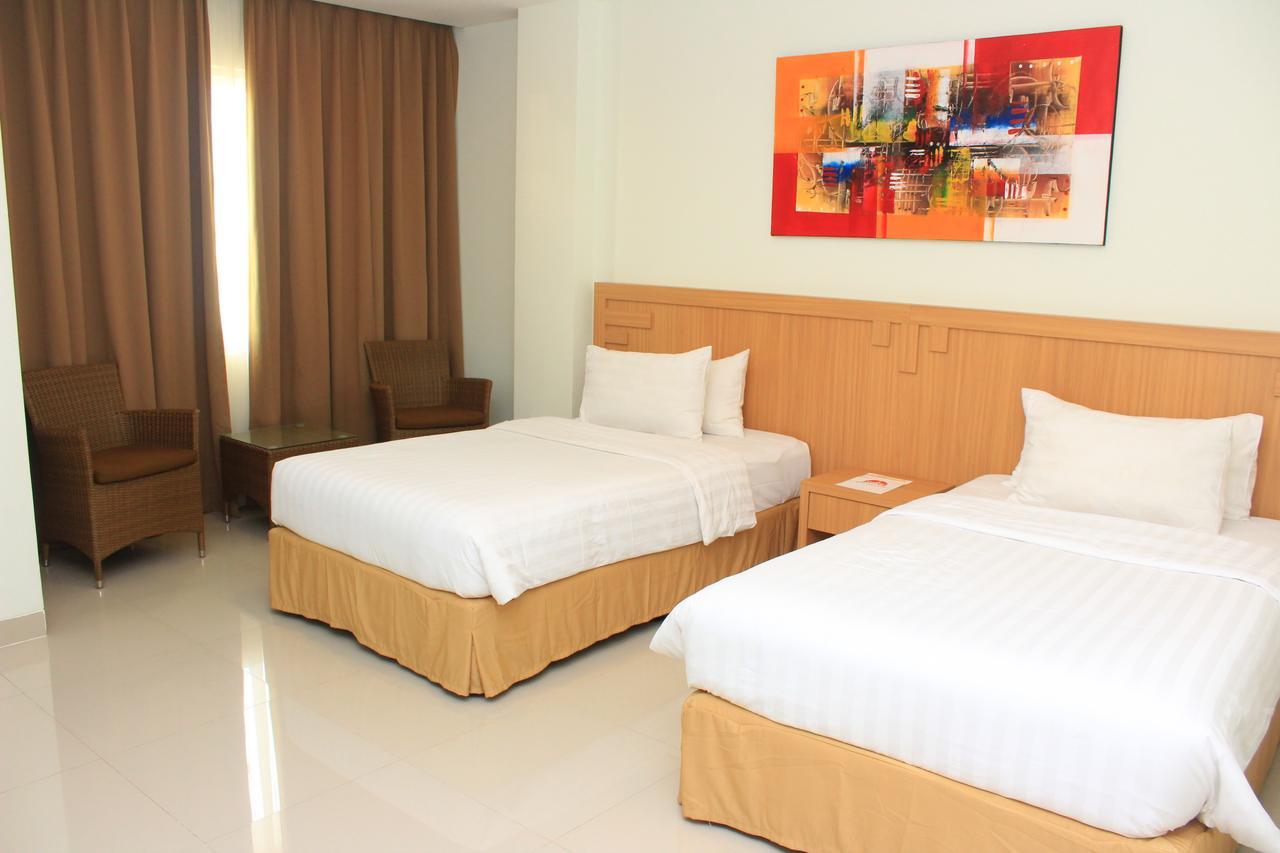 Naka Hotel Kupang Kupang  Buitenkant foto