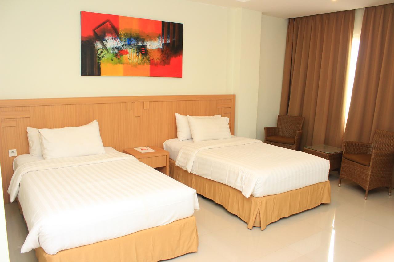 Naka Hotel Kupang Kupang  Buitenkant foto