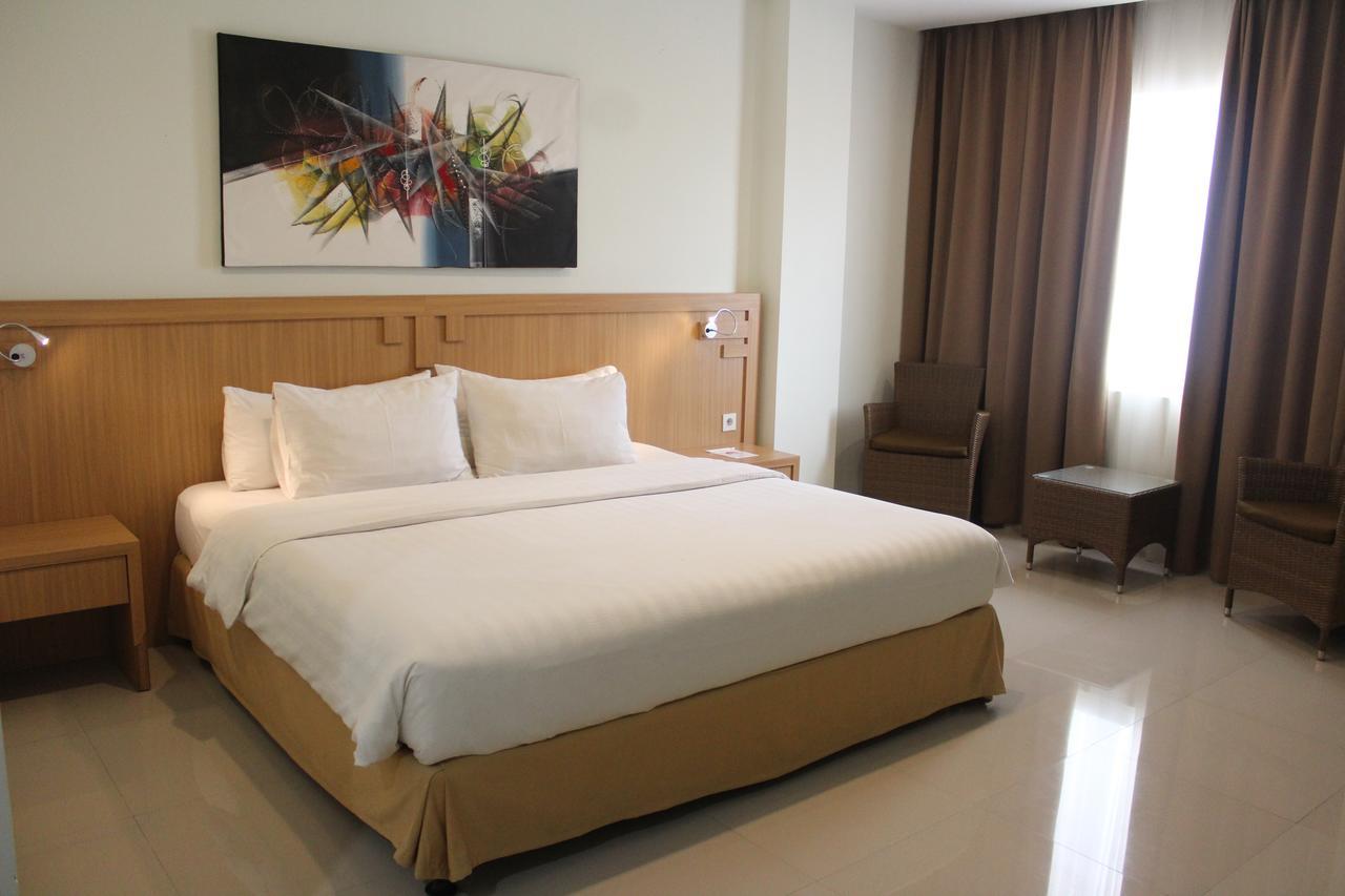 Naka Hotel Kupang Kupang  Buitenkant foto