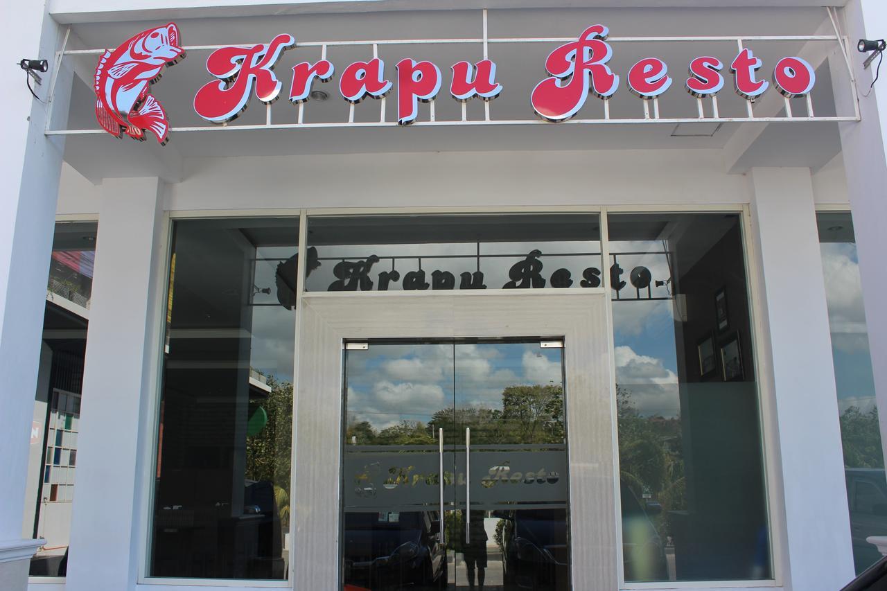 Naka Hotel Kupang Kupang  Buitenkant foto